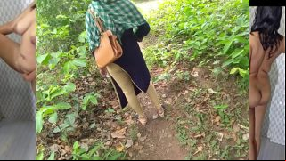 मुस्लिम भाभी को जंगल में मूत निकलने तक दर्दनाक चोदा  XXX Pissing Sex Video